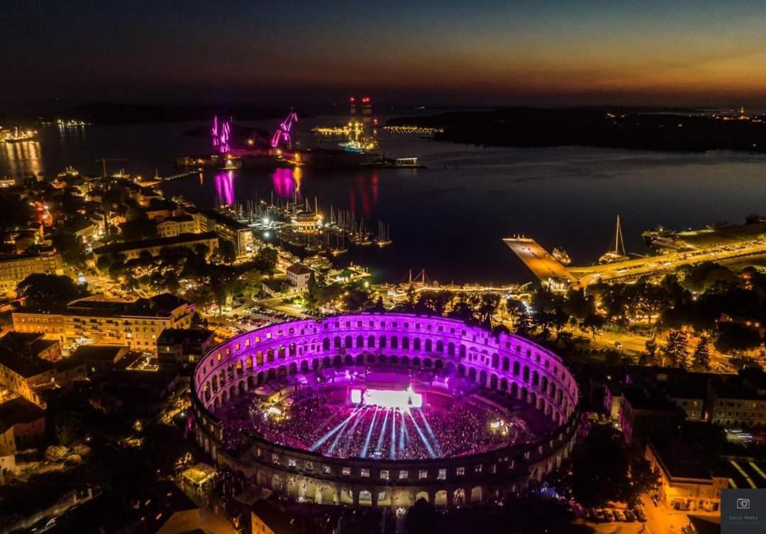 Studio Apartment City With Free Parking Пула Екстериор снимка
