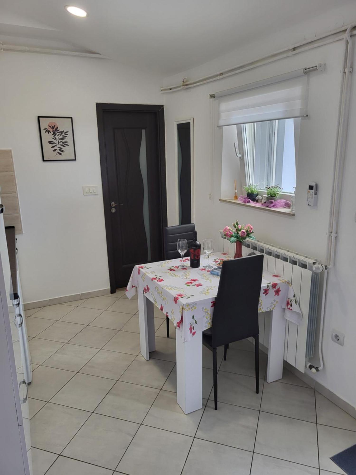 Studio Apartment City With Free Parking Пула Екстериор снимка